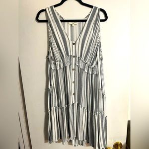 Easel Dress, size Large, very flowy &perfect for the summer and the beach!